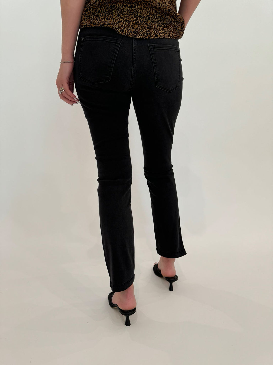 MAC Jeans Dream Chic Crop Jean in Athracite, cropped jeans with discreet zipper on the hem