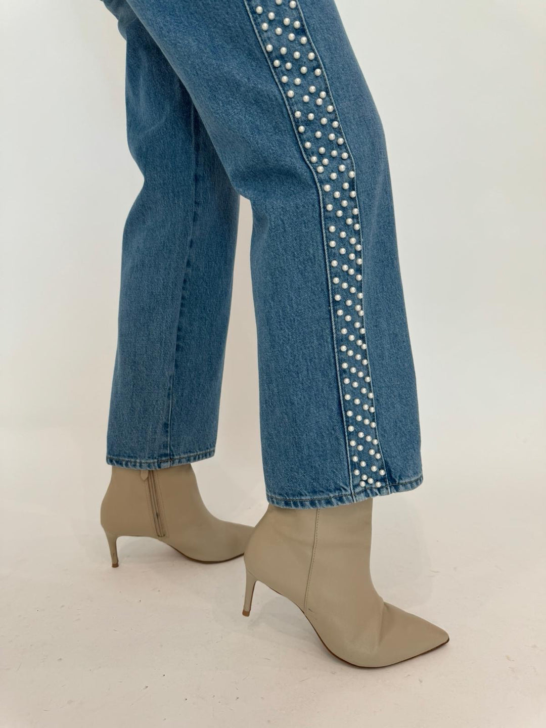 Frame Atelier Le Jane Crop Denim Jean in Daylight Pearl available at Barbara Katz