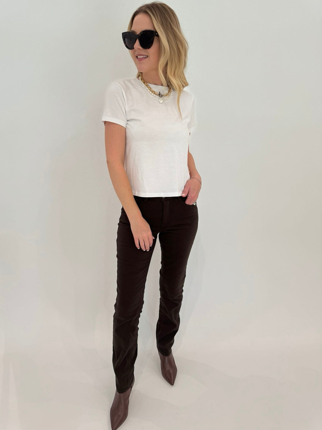 Frame Side Detail Button Tee in White paired with MAC Jeans Dream Straight Denim 32" in Deep Brown