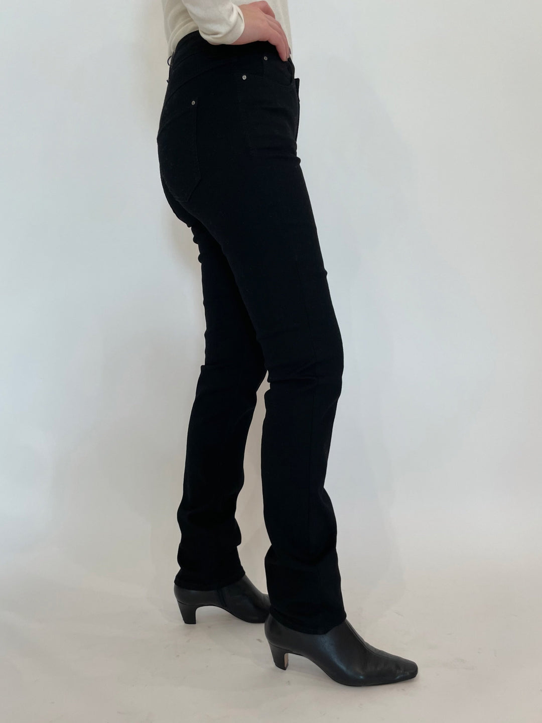 MAC Dream Jeans 32" in Black available at Barbara Katz