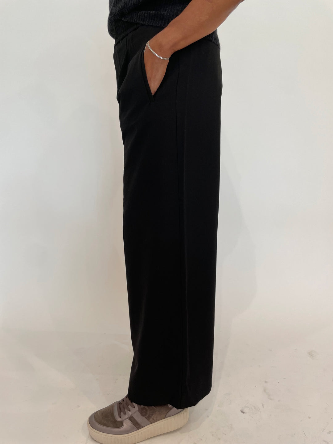 Lilla P. Wide Leg Pull On-Pants in Black available at Barbara Katz