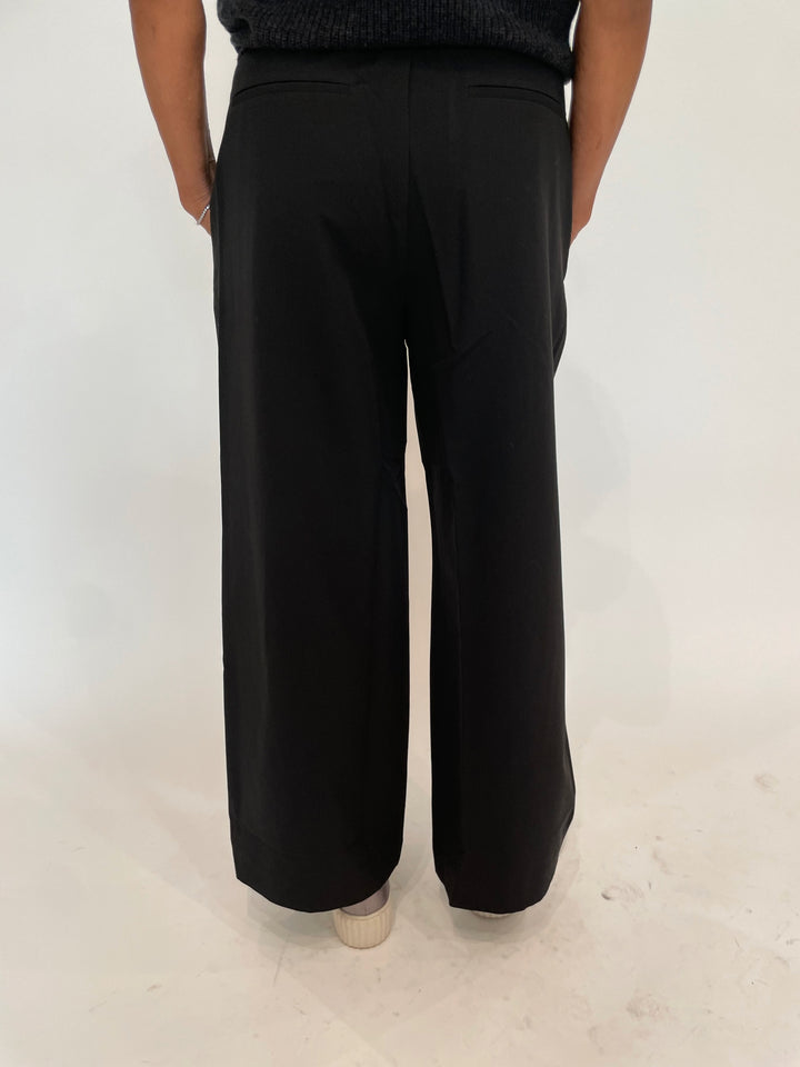 Lilla P. Wide Leg Pull On-Pants in Black available at Barbara Katz