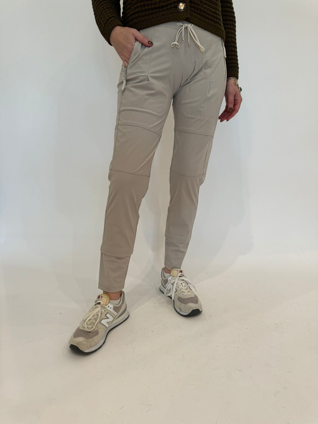 Raffaello Rossi Candy Pants in Kalk available at Barbara Katz