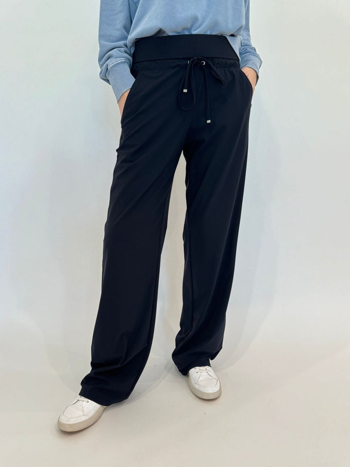 Raffaello Rossi Candice Straight Pants in Navy available at Barbara Katz