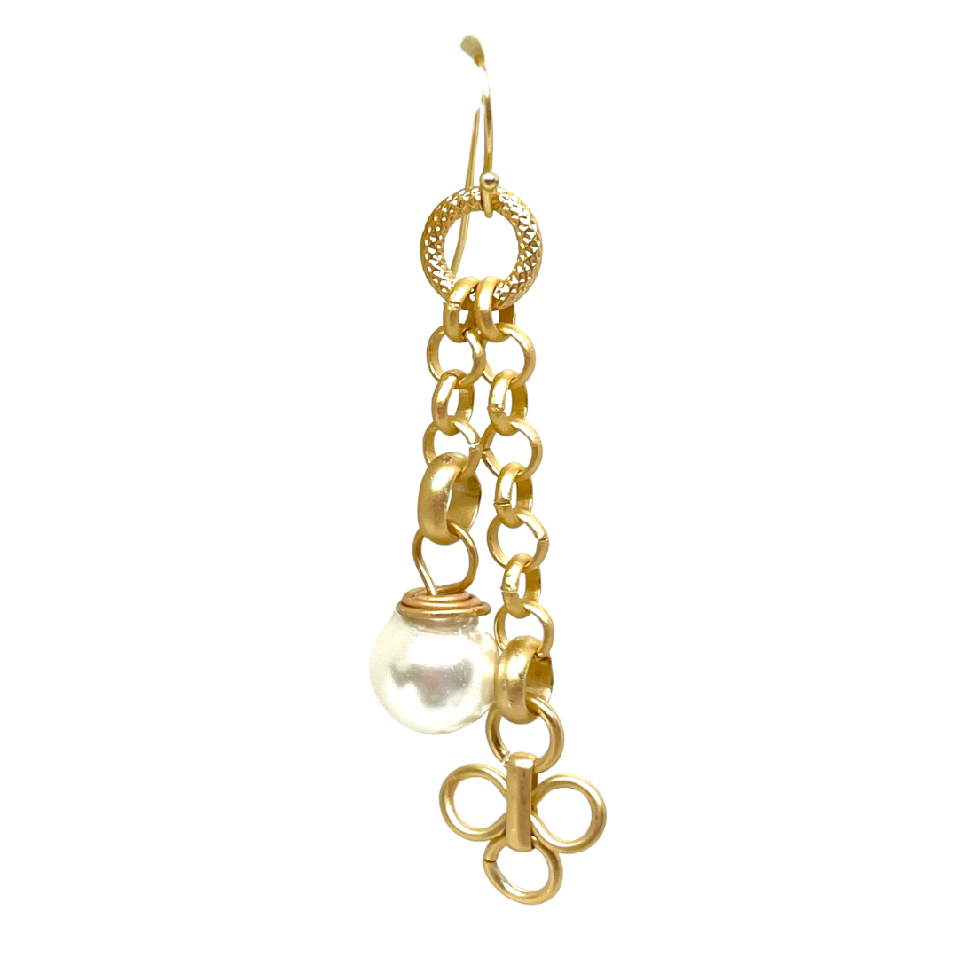 Deborah Gravis White Pearl Matte Gold Rolo Chain Clover Charm Earrings