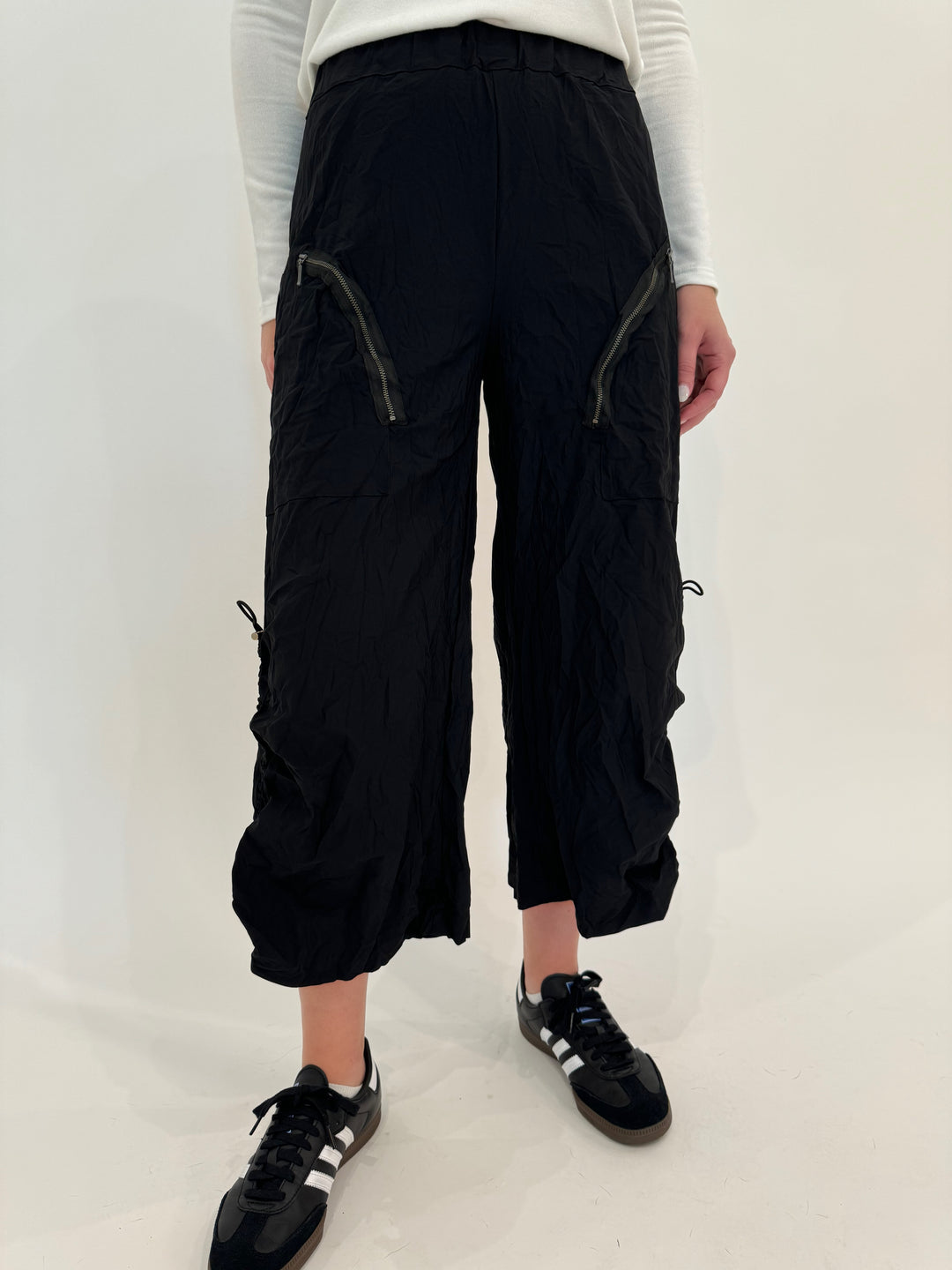 Beau Jours Adrina Capri Pants in Black