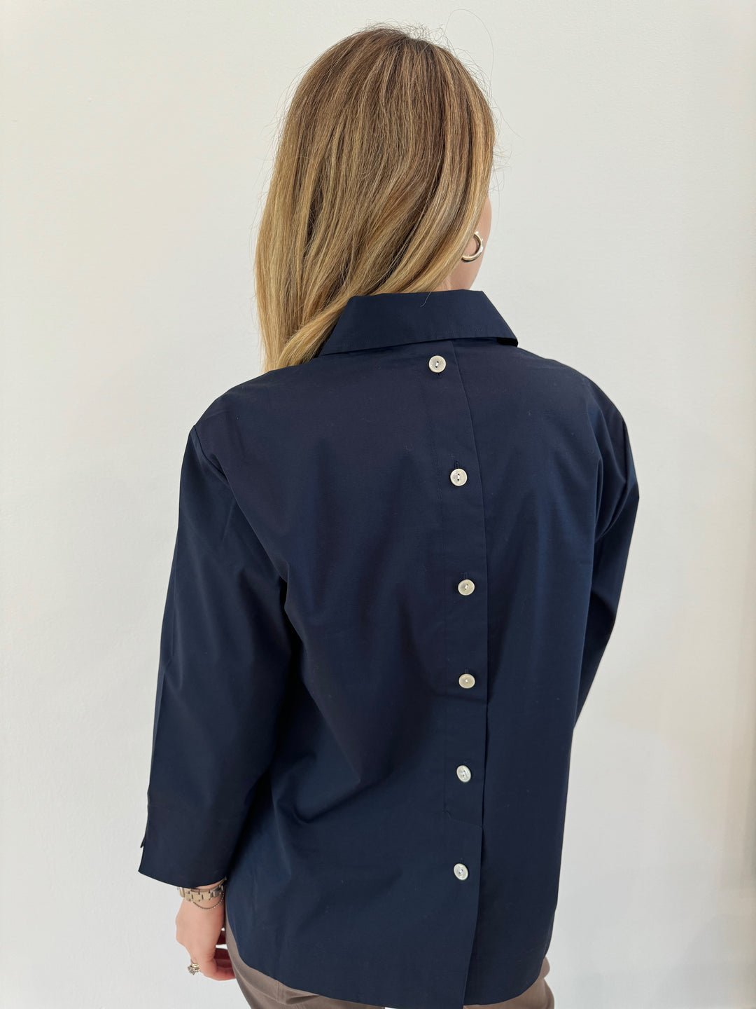 Hinson Wu Aileen 3/4 Sleeve Shirt in Navy with Button Back detail