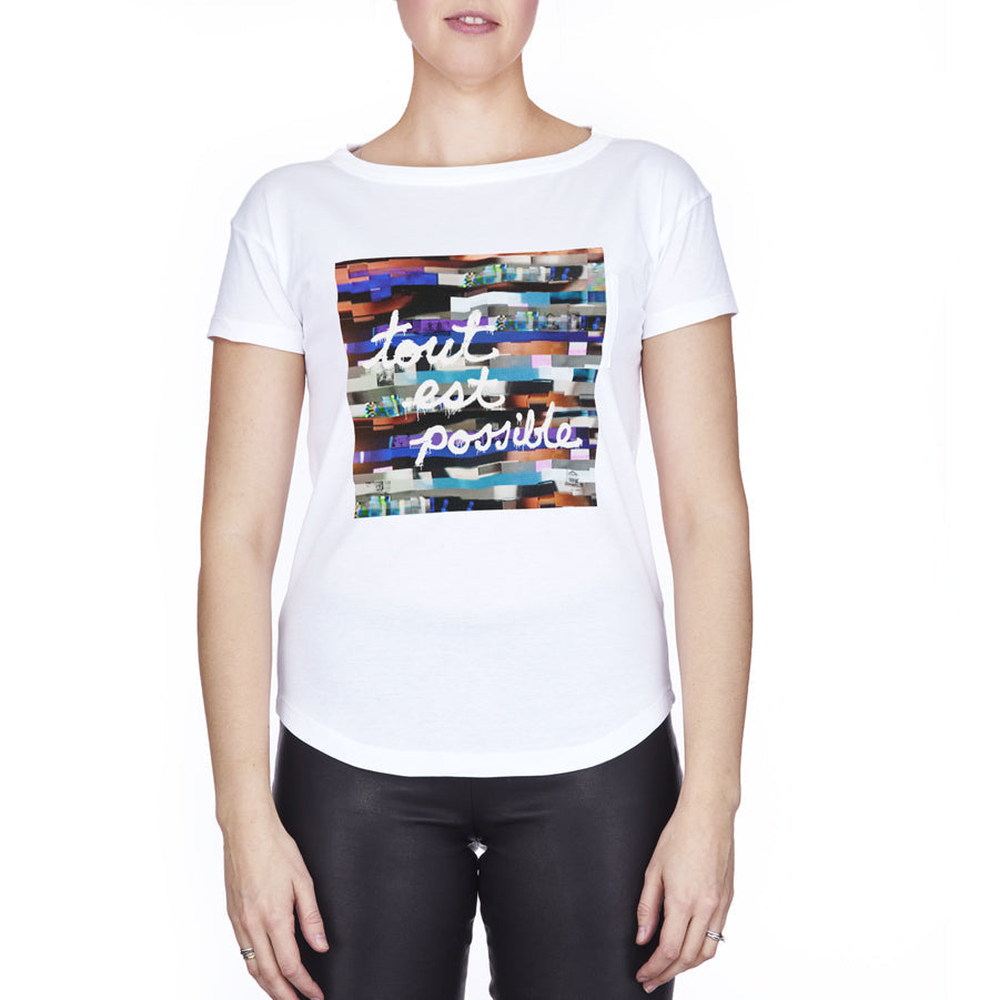 Suzi Roher Brie T-Shirt - Tout Est Possible